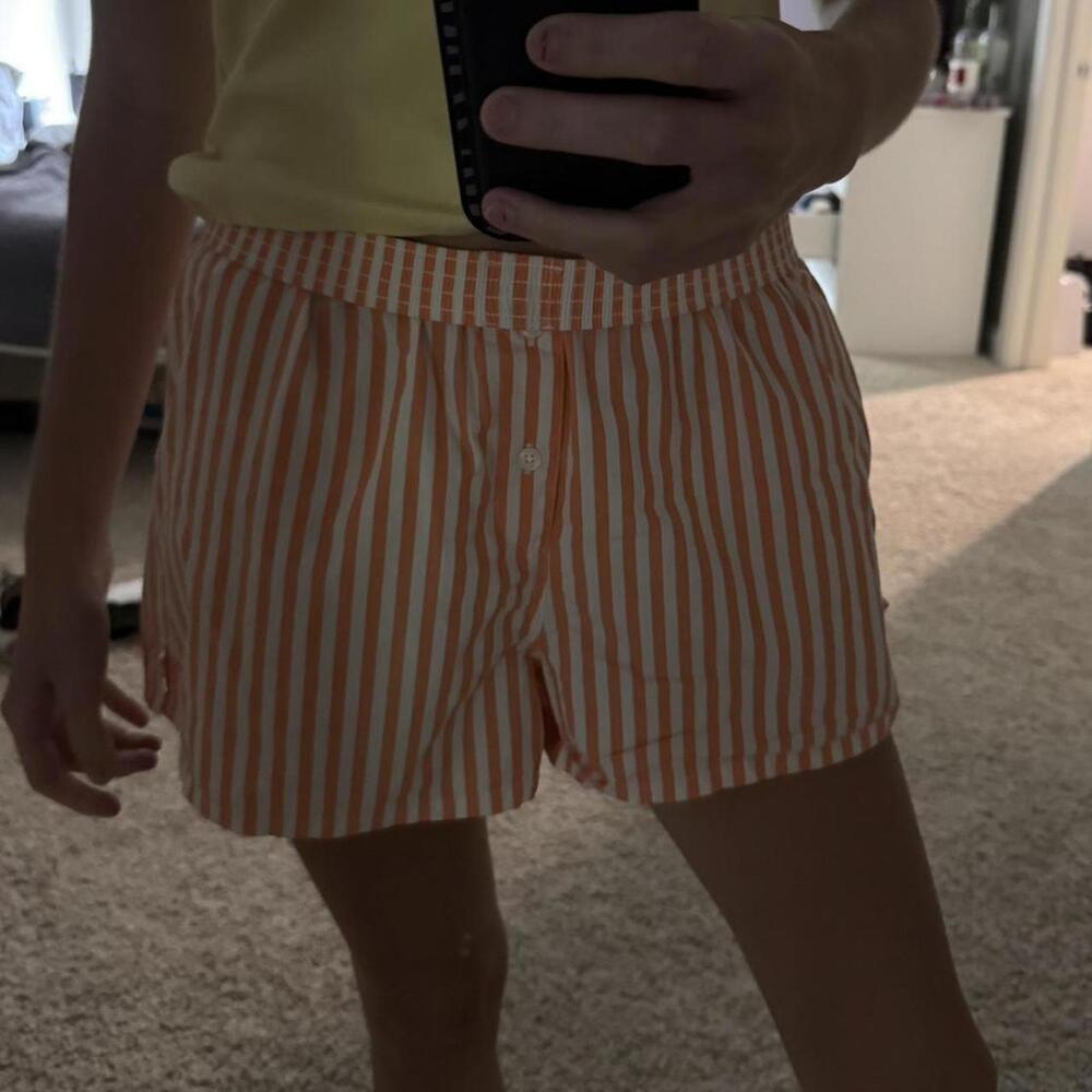 Aritzia Women's Orange Shorts